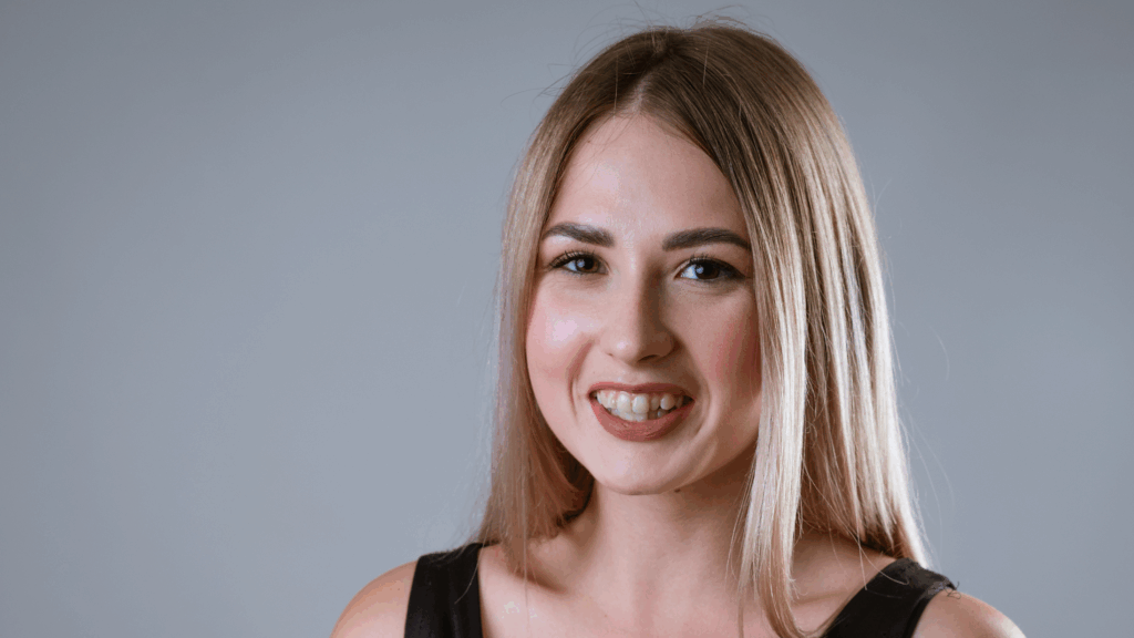 Alinhamento dental e corpo: como um sorriso alinhado transforma seu equilíbrio e bem-estar